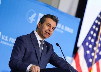 Marty Makary dimite como comisionado de la FDA tras tensiones internas
