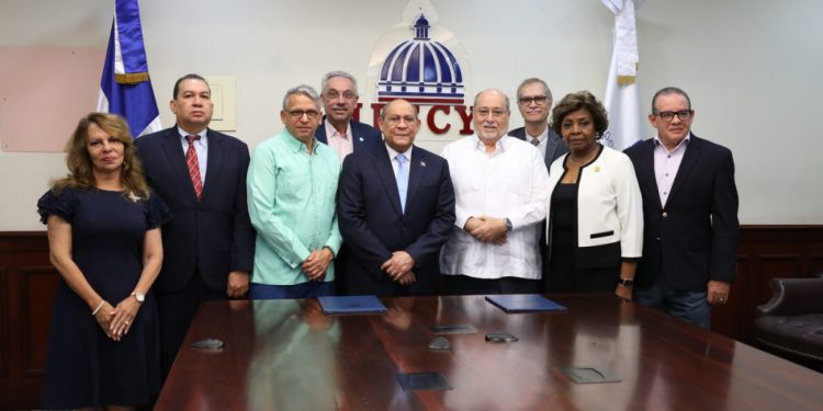 Mescyt renueva acuerdo con CAAM-HP para fortalecer acreditación internacional de escuelas de medicina
