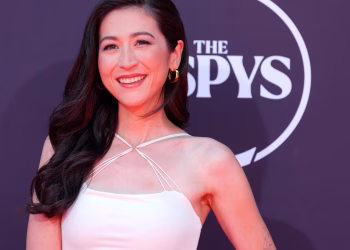 Mina Kimes asume el cargo de presentadora del Concurso Nacional de Ortografía de Scripps como parte de una transmisión reinventada