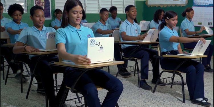 Minerd impulsa fortalecimiento de educación vial en las aulas con nuevo programa de práctica virtual Minerd impulsa fortalecimiento de educación vial en las aulas con nuevo programa de práctica virtual