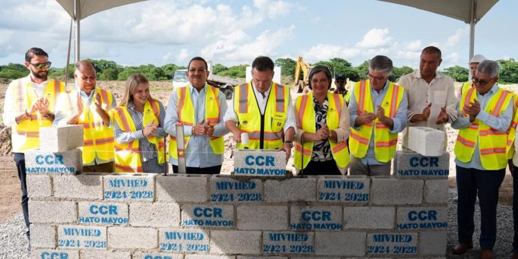 Ministro de Vivienda, Hábitat y Edificaciones inicia construcción del nuevo Centro de Corrección y Rehabilitación de Hato Mayor