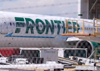 NTSB busca detalles sobre la evacuación después de que un avión impactara a una persona en Denver