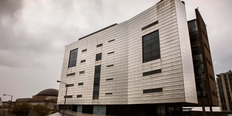 No se presentaron cargos fiscales en la investigación del Southern Poverty Law Center, después de que los abogados del IRS determinaran que el programa de informantes estaba estructurado legalmente, dicen las fuentes No se presentaron cargos fiscales en la investigación del Southern Poverty Law Center, después de que los abogados del IRS determinaran que el programa de informantes estaba estructurado legalmente, dicen las fuentes