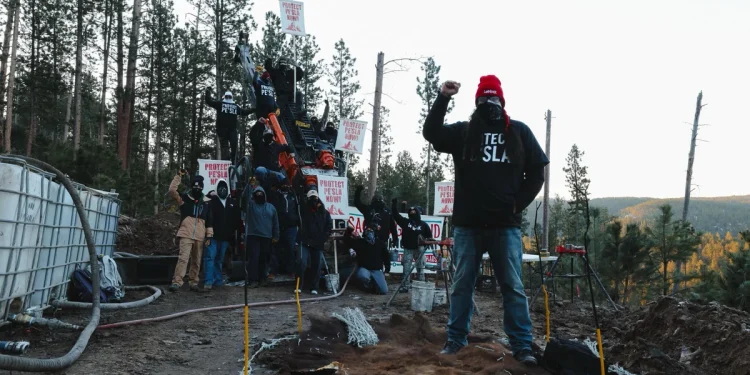 Nueve tribus demandan para detener las perforaciones exploratorias en Black Hills, cerca del sitio ceremonial sagrado Nueve tribus demandan para detener las perforaciones exploratorias en Black Hills, cerca del sitio ceremonial sagrado