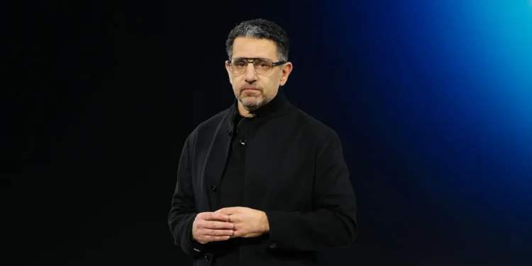 Panos Panay de Amazon aborda los rumores sobre nuevos teléfonos Fire