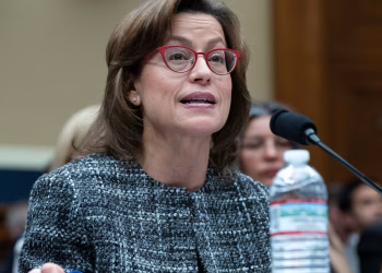 Preguntas y respuestas: Anna Gómez es la única demócrata en la FCC. Tiene una advertencia para las grandes empresas de medios