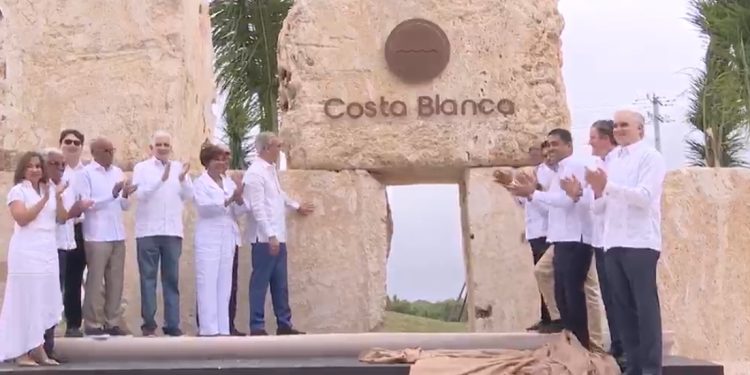 Presidente Abinader anuncia transformación integral de Boca Chica con inversión superior a RD$20 mil millones Presidente Abinader anuncia transformación integral de Boca Chica con inversión superior a RD$20 mil millones