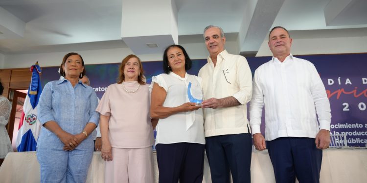 Presidente Abinader destaca fortaleza del campo dominicano y reafirma apoyo a los agricultores