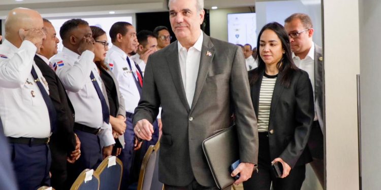 Presidente Abinader encabeza reunión de seguimiento al Plan de Seguridad Ciudadana Presidente Abinader encabeza reunión de seguimiento al Plan de Seguridad Ciudadana