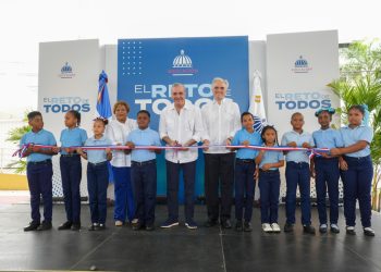 Presidente Abinader inaugura techado deportivo escolar multiusos del Centro Educativo Elvira de Mendoza, de Boca Chica