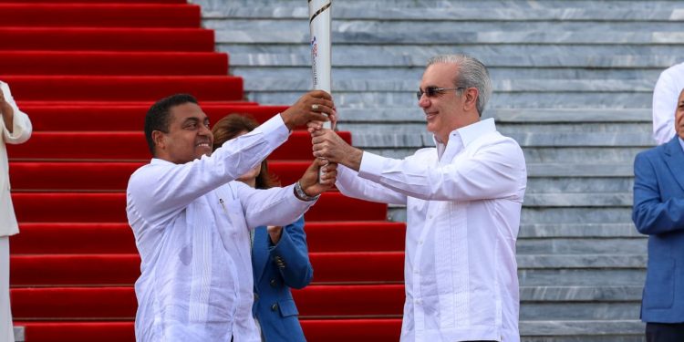 Presidente Abinader oficializa el inicio de la ruta de la antorcha hacia los XXV Juegos Centroamericanos y del Caribe Santo Domingo 2026