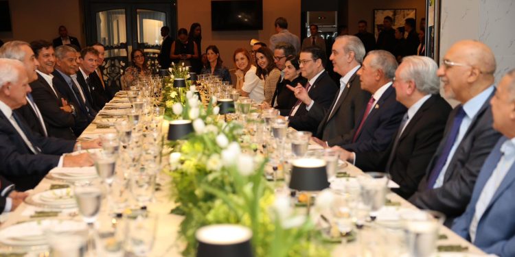 Presidente Abinader sostiene encuentro con líderes empresariales panameños para ampliar oportunidades de inversión Presidente Abinader sostiene encuentro con líderes empresariales panameños para ampliar oportunidades de inversión