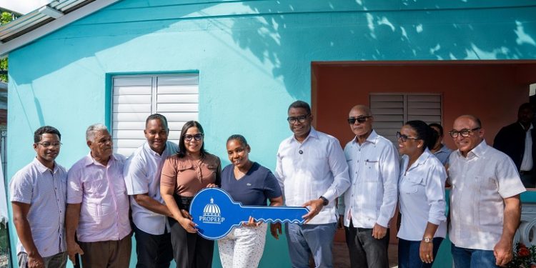 Propeep entrega vivienda en Pantoja a familia afectada por lluvias
