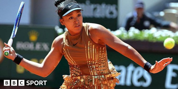 Resultados del Abierto de Francia 2026: Naomi Osaka brilla con el traje dorado de la 'Torre Eiffel' en la victoria de primera ronda