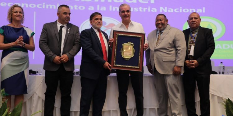 Ricardo Rosario destaca estabilidad de precios y respaldo del Gobierno ante crisis internacional