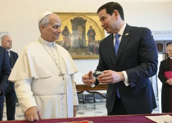 Rubio manifiesta ante León XIV su «compromiso» por la paz