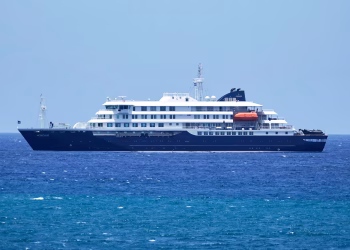 Se espera que un crucero afectado por hantavirus llegue a los Países Bajos