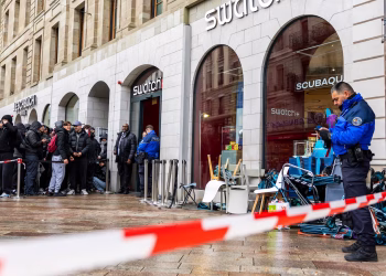 Se presenta el nuevo modelo Swatch y se desarrolla un estudio de caso sobre la sobreexcitada 'cultura de la gota'