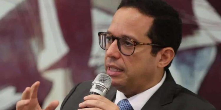 Sigmund Freund llama a oposición a analizar propuesta de reducción al presupuesto de partidos