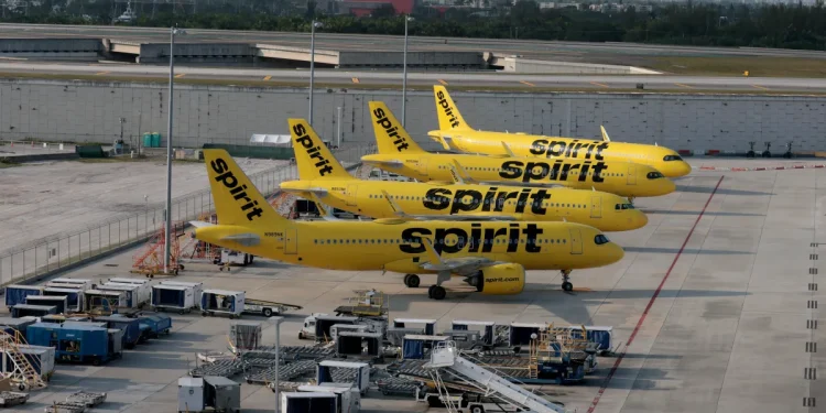 Spirit Airlines cierra y cancela miles de vuelos durante la noche Spirit Airlines cierra y cancela miles de vuelos durante la noche