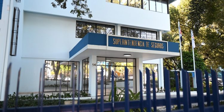Superintendencia de Seguros impulsa eficiencia y cercanía en el sector