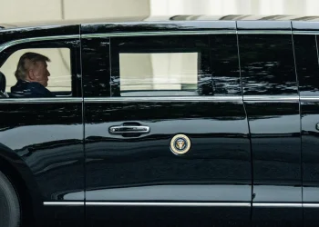 Trump visitó a los soldados en Walter Reed, pero no a los 14 heridos en la guerra de Irán