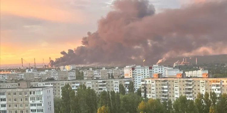 Ucrania atacó una refinería clave en Rusia y amplía su campaña contra la infraestructura petrolera Ucrania atacó una refinería clave en Rusia y amplía su campaña contra la infraestructura petrolera