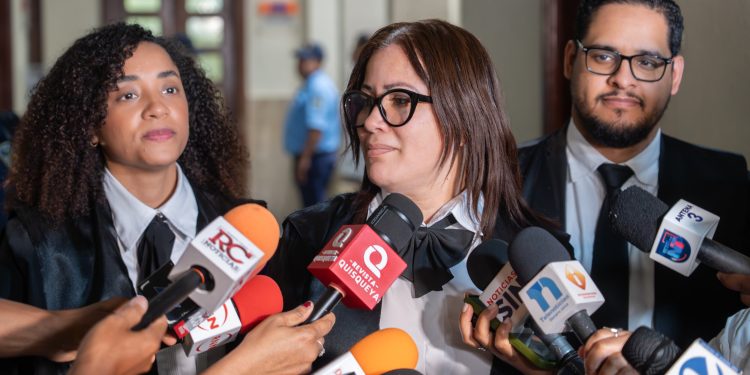 Un año de prisión preventiva para diez integrantes de red que robó RD$305 millones a entidad financiera