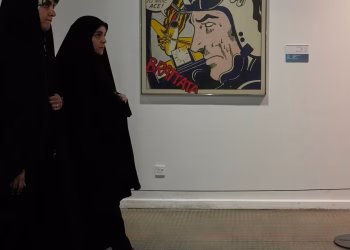 Un museo iraní alberga una rara exposición de arte estadounidense que reflexiona sobre la guerra