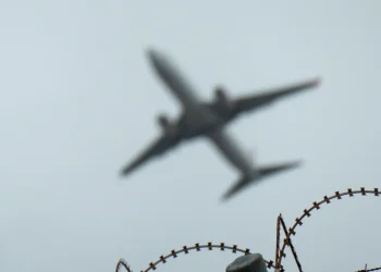 Un sudamericano que enfrenta la deportación de ICE al Congo dice que se siente "como una persona que no tiene ningún valor"