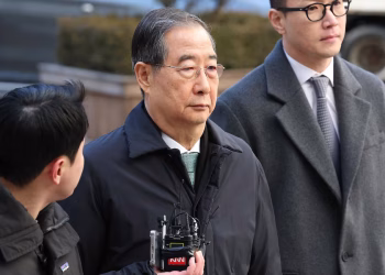 Un tribunal surcoreano reduce la pena de prisión para el ex primer ministro en un caso de ley marcial