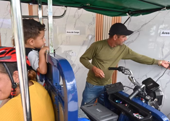 Una estación de carga alimentada por energía solar en el centro de Cuba da vida a una isla oscura