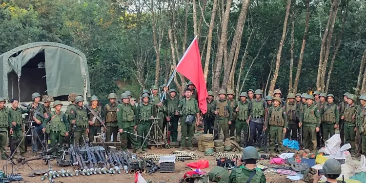 Una fuerte ofensiva militar en Myanmar recrudece la guerra en regiones fronterizas estratégicas