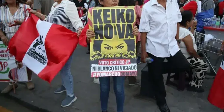 Una marcha contra la candidata presidencial Keiko Fujimori Una marcha contra la candidata presidencial Keiko Fujimori
