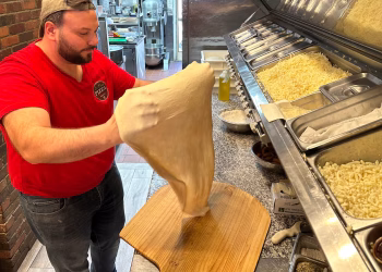 Una propuesta de prohibición de aditivos podría mejorar la pizza y los bagels de Nueva York, según algunos