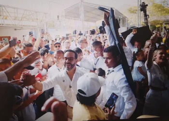 Voto, cámara y acción: 'El Tigre' De la Espriella llega a las urnas