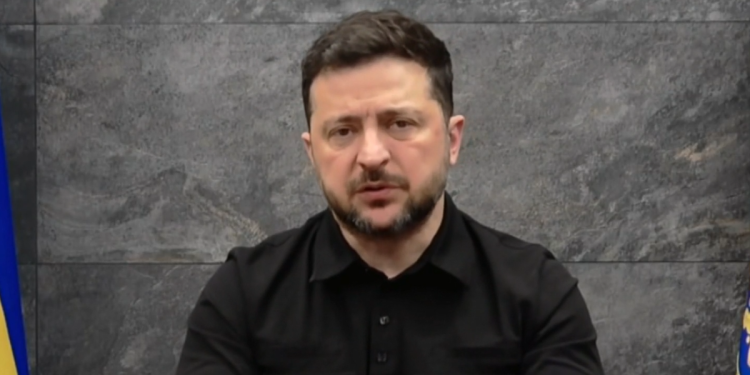 Zelenskyy alega que Rusia está secuestrando a niños ucranianos y entrenándolos para luchar