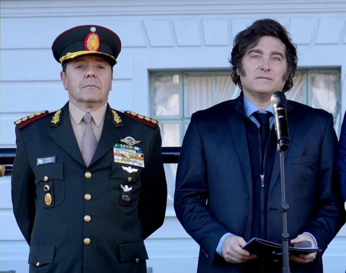 El jefe del Ejército confirmó el interés de Argentina por incorporar helicópteros UH-60 Black Hawk Javier Milei y Carlos Presti