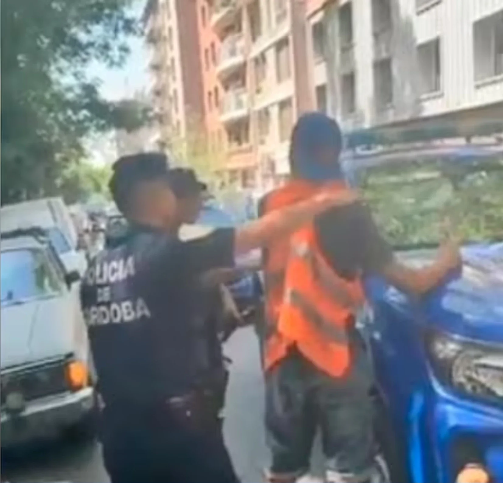 La Policía de Córdoba informó 329 detenciones y más de 1800 incidentes con naranjitas y limpiavidrios en Córdoba a pesar de la nueva normativa que entró en vigencia hace un mes.