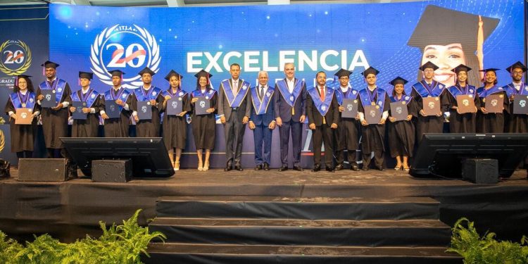 Abinader encabeza graduación de 642 nuevos profesionales del ITLA