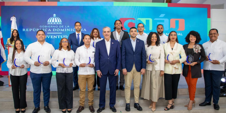 Abinader se autoproclama guardián de la ética juvenil mientras su gobierno acumula presuntos expedientes de corrupción sin resolver Abinader llama jóvenes a ser guardianes de ética y se autodenomina presidente del Sistema Nacional de Ética Juvenil