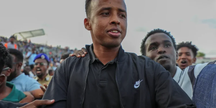 Al árbitro somalí del Mundial al que se le negó la entrada a EE.UU. estaba hablando con "algunas personas muy malas", dice un funcionario de la Casa Blanca