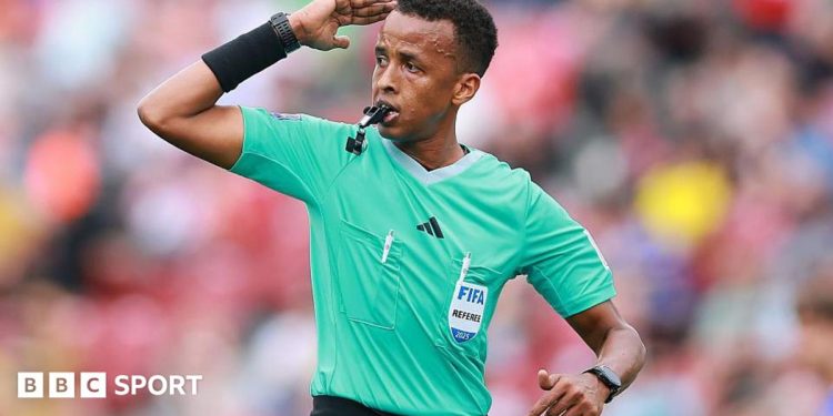 Árbitro del Mundial prohibido: el somalí Omar Artan tenía "los documentos correctos y la visa correcta"