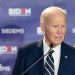 Biden critica los "proyectos de vanidad" de Trump y lo llama "perdedor" en un evento de recaudación de fondos Biden critica los "proyectos de vanidad" de Trump y lo llama "perdedor" en un evento de recaudación de fondos