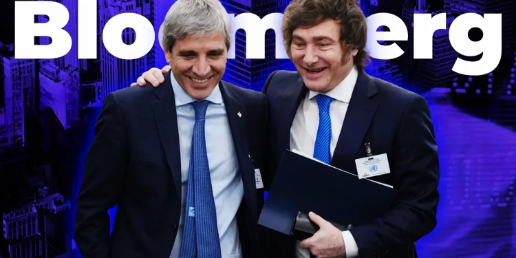 Bloomberg elogió al Gobierno de Milei por evitar endeudarse caro para afrontar vencimientos de deuda