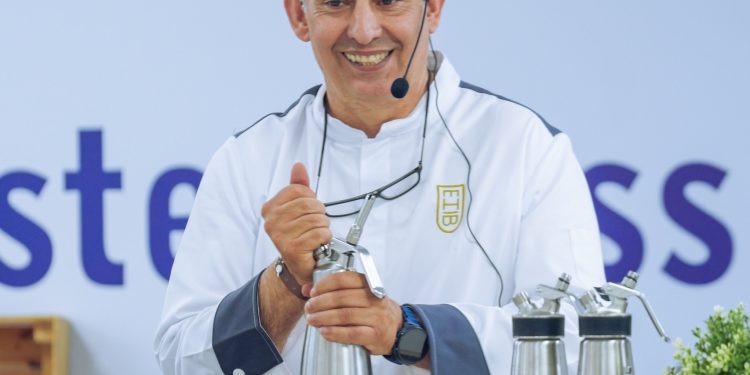 Chefs de Islas Baleares exponen pilares de la hospitalidad en Conferencia Magistral del INFOTEP