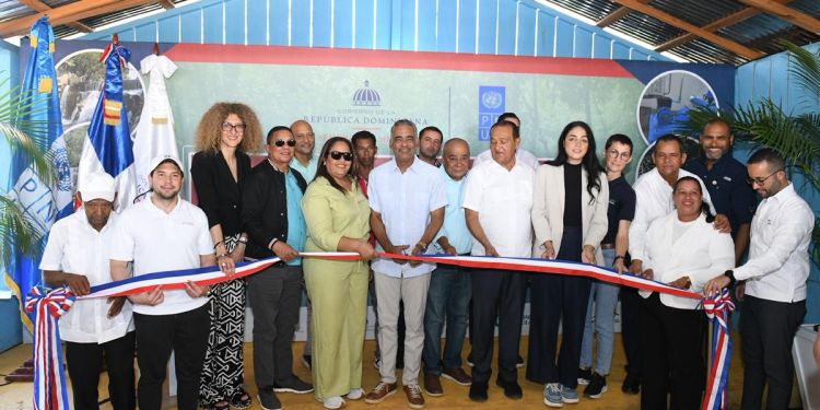 La Cidra de Tomas esperó 7 años por energía mientras el Estado llega a inaugurar lo que no construyó Comunidad de La Cidra, Santiago Rodríguez, inaugura hidroeléctrica que llevará energía a más de 800 personas