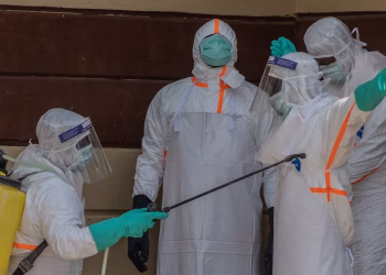 Congo informa aumento récord en un día de casos de ébola