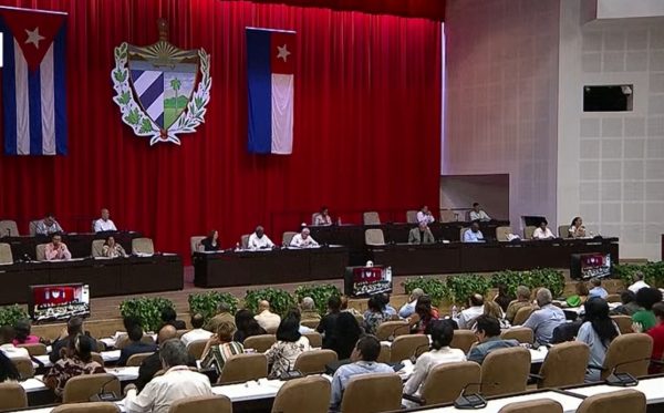 Cuba abre economía al capital privado Cuba abre economía al capital privado
