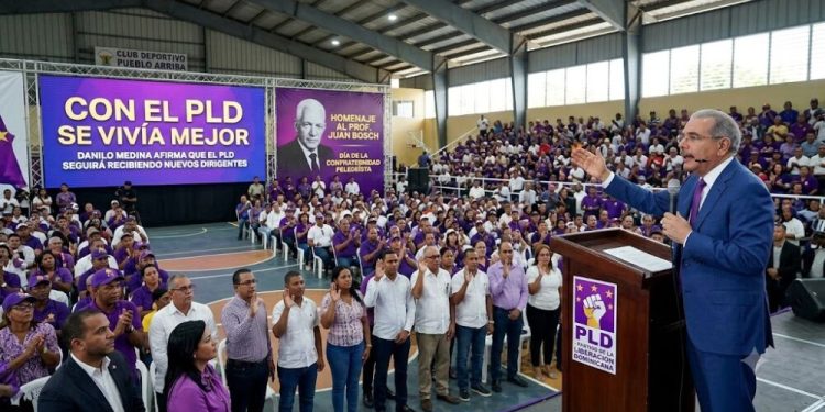 Danilo Medina asegura que el PLD seguirá sumando dirigentes: “Con el PLD se vivía mejor” Danilo Medina asegura que el PLD seguirá sumando dirigentes: “Con el PLD se vivía mejor”